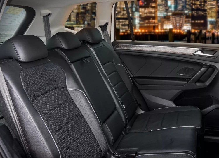 Volkswagen Tiguan Platinum SUV 2.0 Tự động ly hợp kép DSG 7 cấp